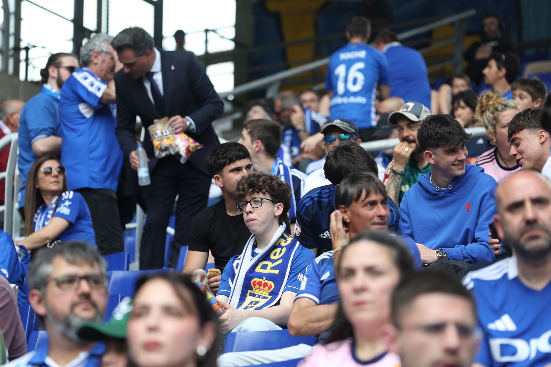 ¿Estuviste en el Real Oviedo - Zaragoza? ¡Búscate en las fotos!