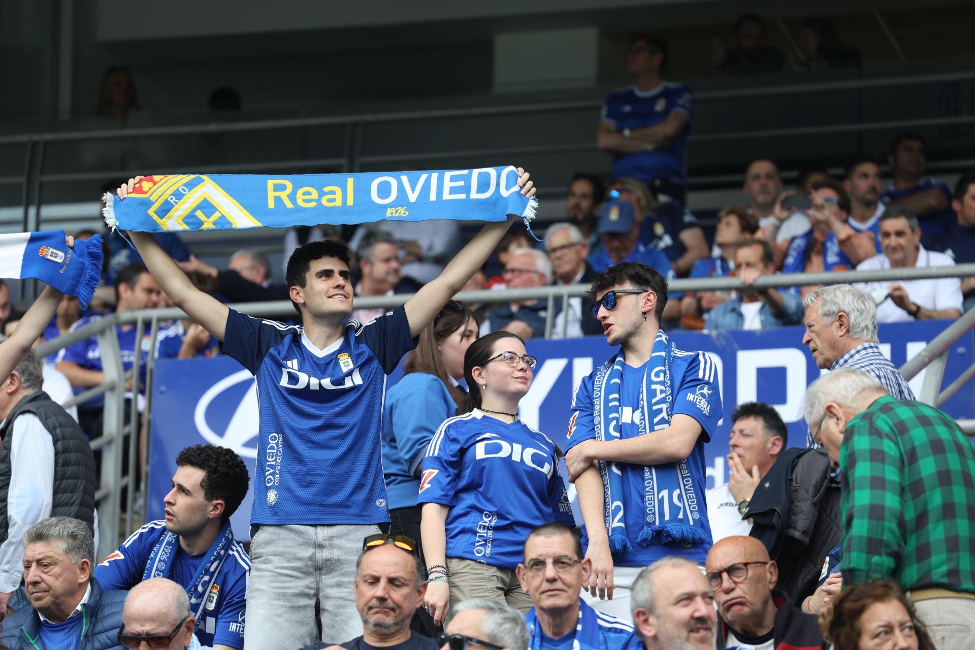 ¿Estuviste en el Real Oviedo - Zaragoza? ¡Búscate en las fotos!