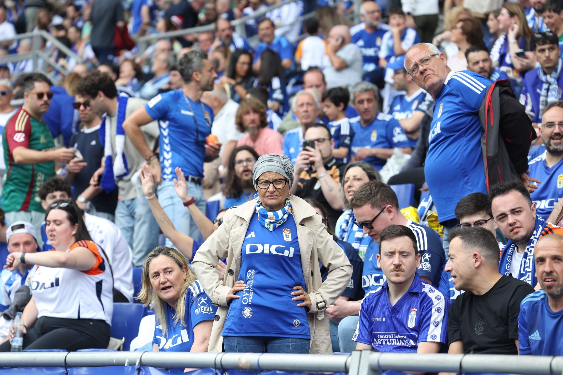 ¿Estuviste en el Real Oviedo - Zaragoza? ¡Búscate en las fotos!