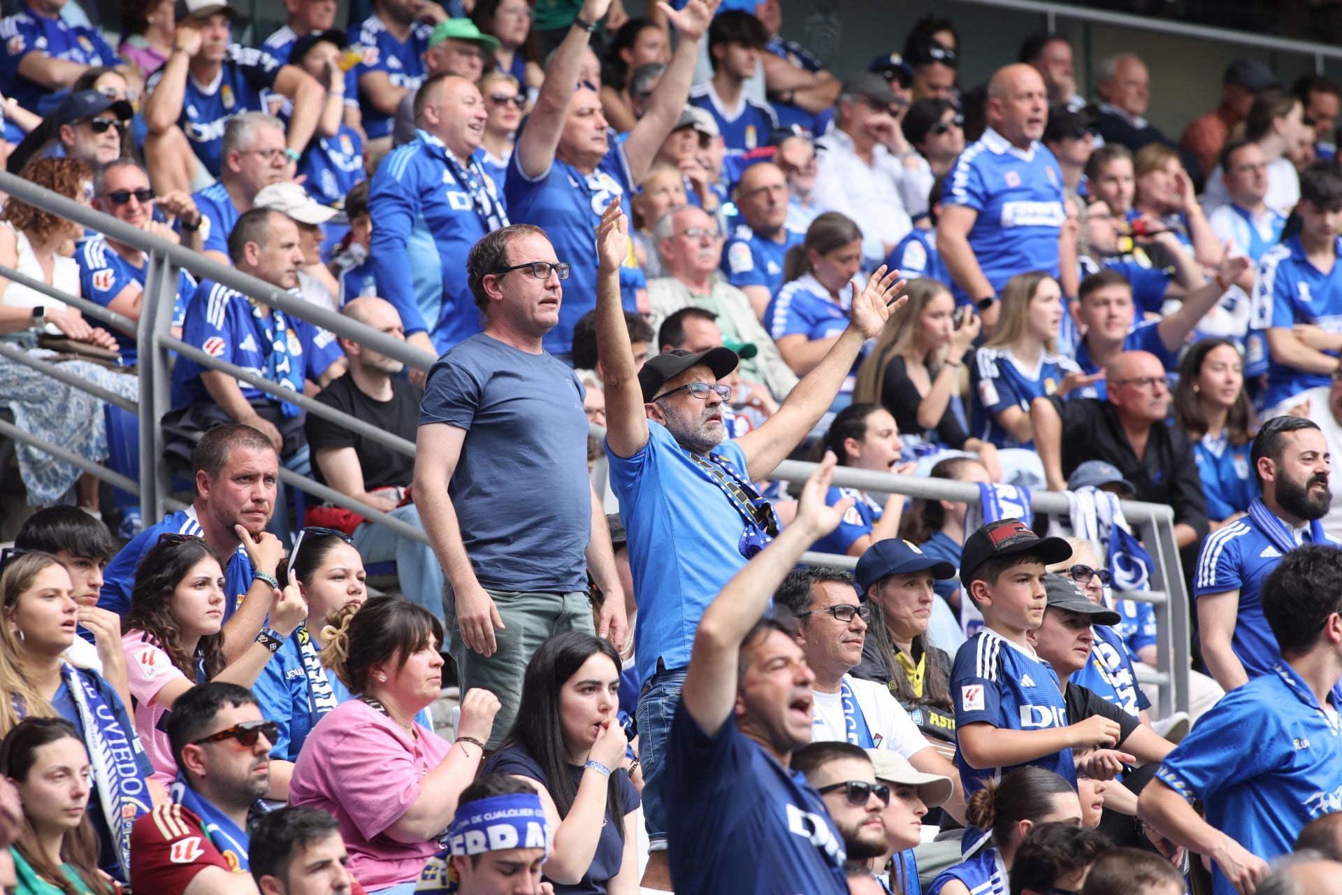 ¿Estuviste en el Real Oviedo - Zaragoza? ¡Búscate en las fotos!