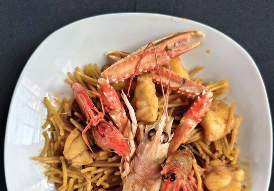 La mejor fideuá de Asturias, la de la Cantina de Villalegre, en Avilés.