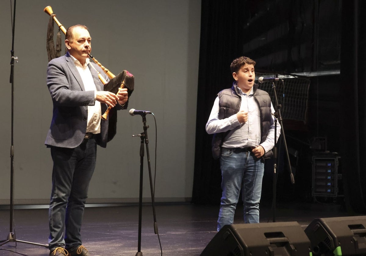 El talento juvenil sale a la luz en el concurso de tonada de Siero