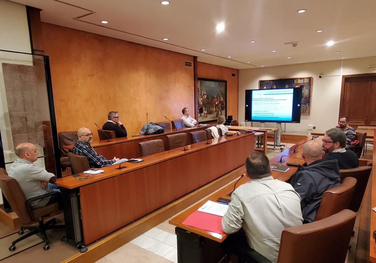 La oposición del gobierno de Avilés no aclara si apoyará el plan de ahorro energético
