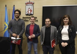 Kevin Martínez, Javier Suárez, Xabier Jiménez y Ane Sánchez, este lunes, en la sala de prensa del Ayuntamiento de Gijón.