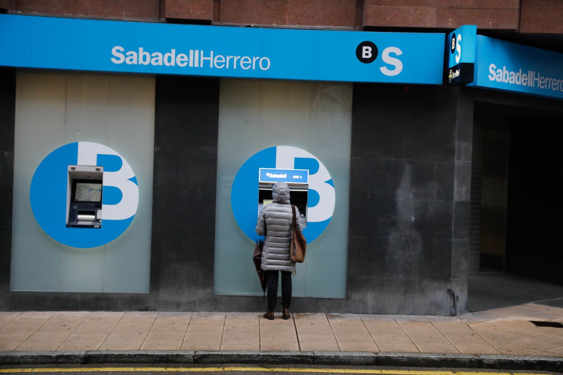 Esta es la carta enviada por el Principado al ministro de Economía por la opa de BBVA a Sabadell