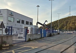 Parte del cierre perimetral del muelle de Valliniello se hará desmontable.