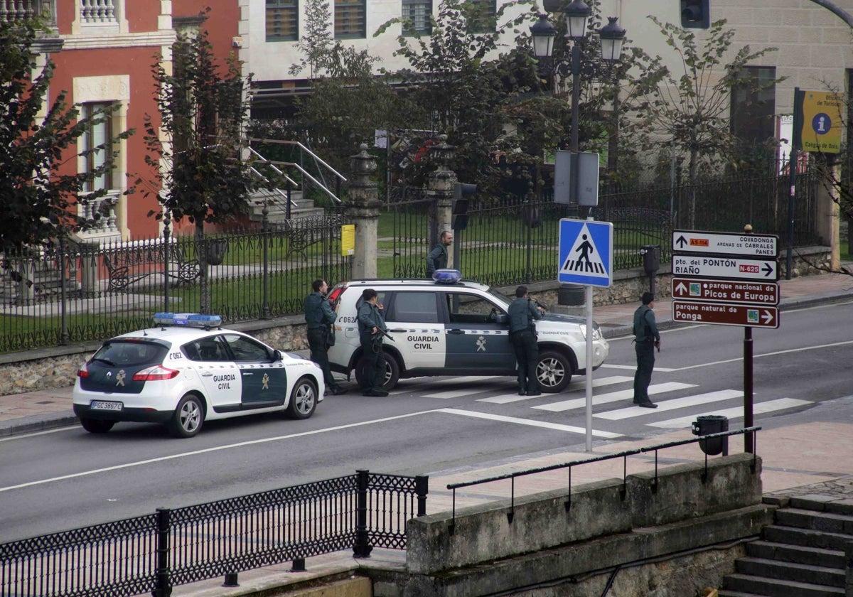 Una redada y tiros al aire en menos de 24 horas en Cangas de Onís