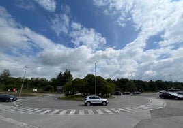 Una de las rotondas de acceso a Parque Principado, desde la A-64 por Granda, que más tráfico soporta de toda Asturias.