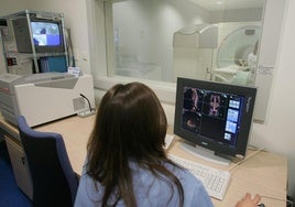 Tomógrafo nuclear con escáner con el que se empezaron a hacer PET/TAC en el Hospital de Jove.