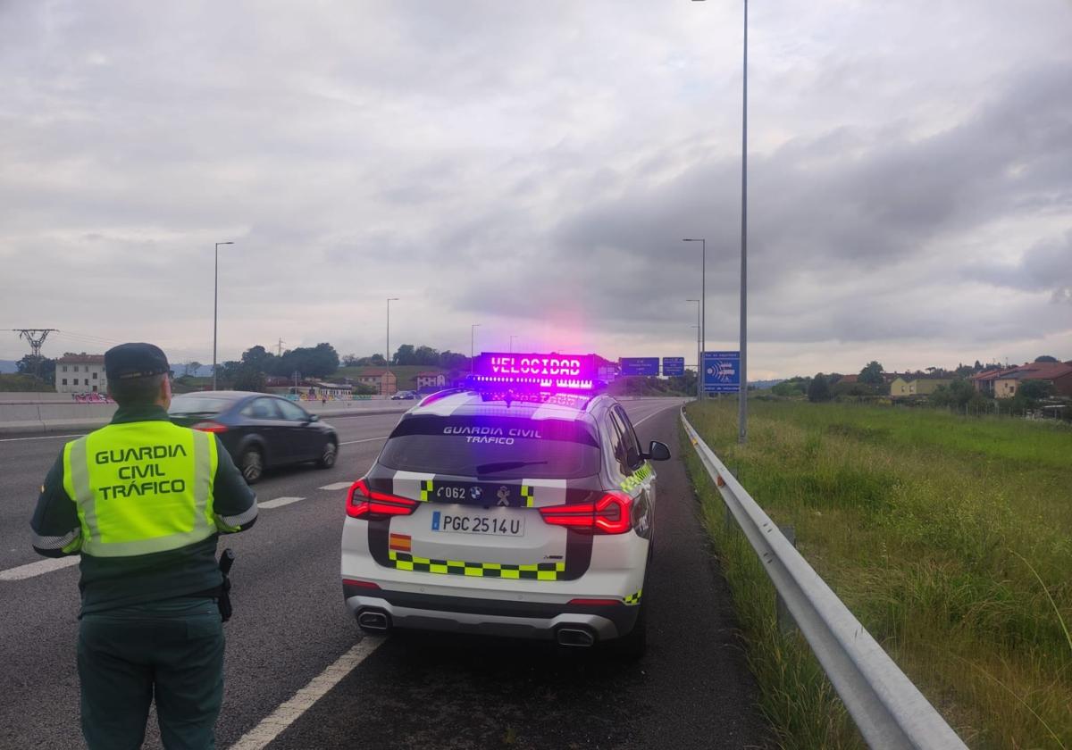 Un vecino de Oviedo, pillado circulando a 218 kilómetros por hora por la autovía A-66 cuando debía ir a 100