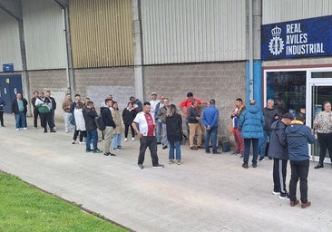 Colas desde las seis de la mañana para viajar con el Real Avilés a Madrid