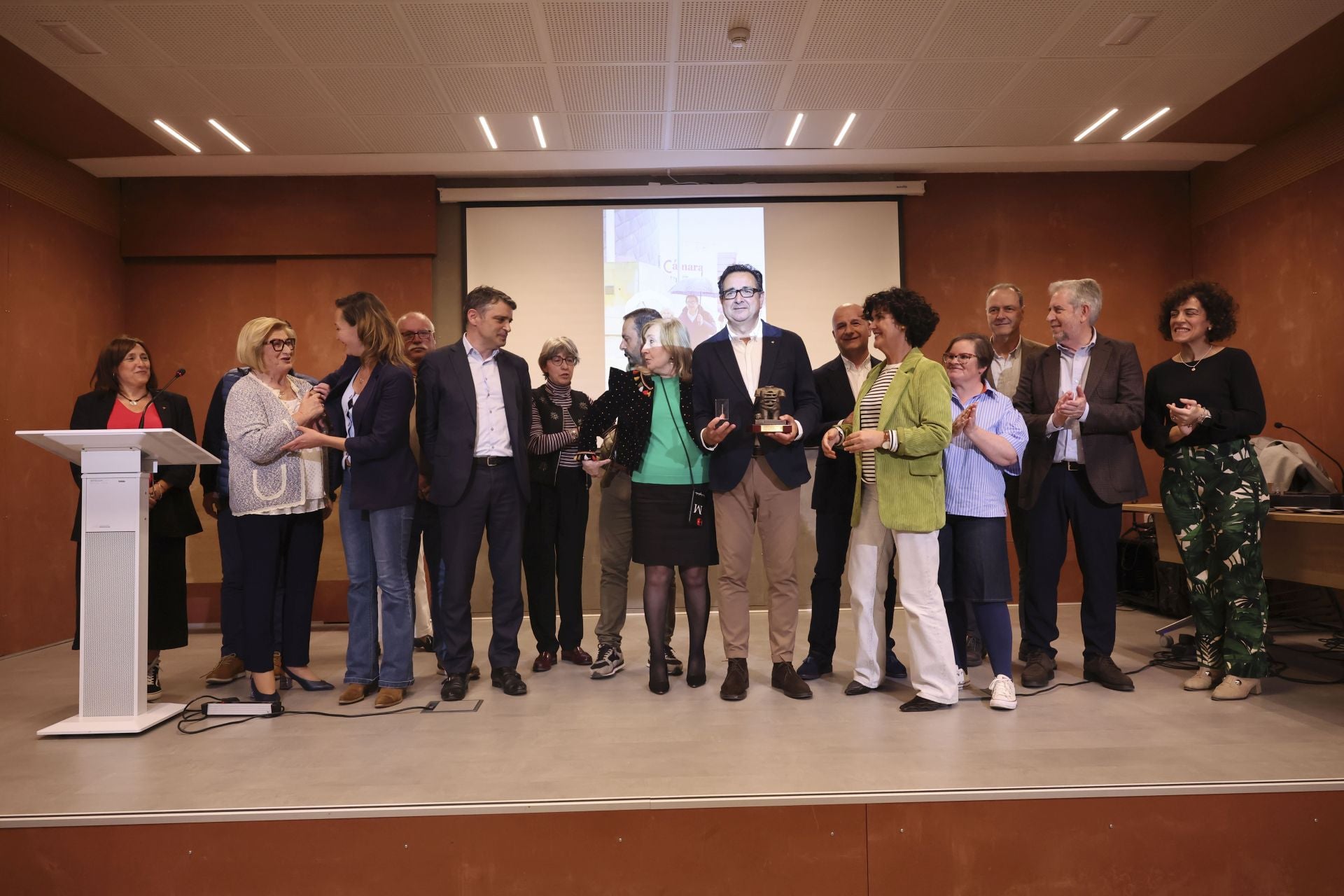 El comercio de Mieres premia a sus tiendas más ilustres