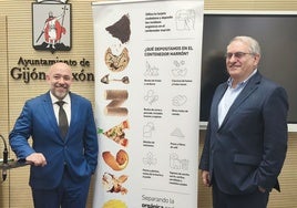 El concejal Rodrigo Pintueles, con el gerente de Emulsa, Ramón García Cañal.