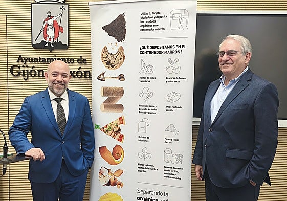 El concejal Rodrigo Pintueles, con el gerente de Emulsa, Ramón García Cañal.