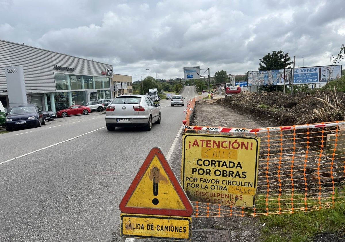 Zona de la avenida de Gijón de Lugones que contará con acera y carril bici.