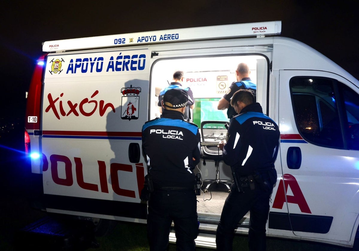 Amplio despliegue durante la noche para buscar a una mujer en el Cerro, en Gijón
