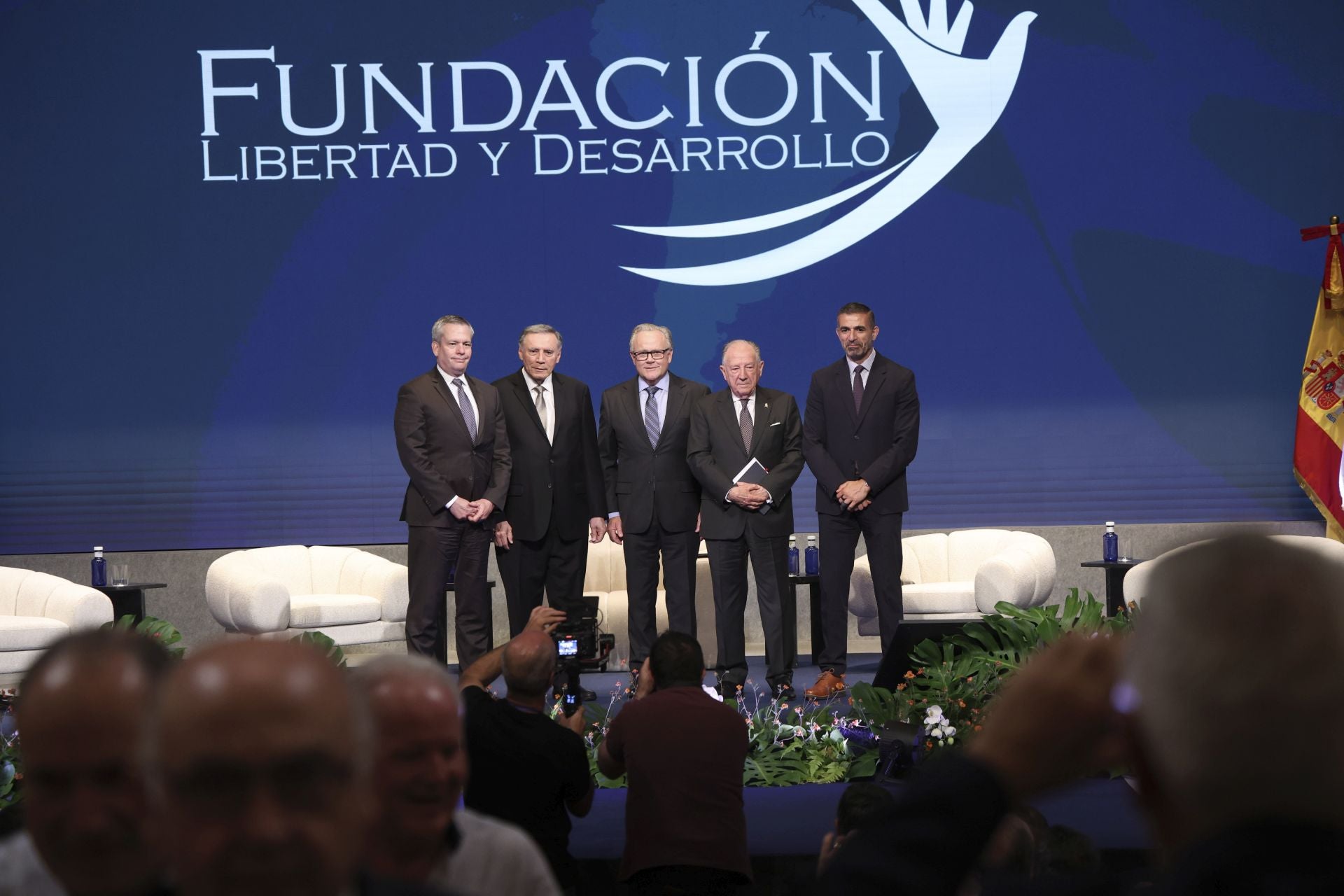 Todos los invitados en el VI Encuentro Ciudadano de la Fundación Libertad y Desarrollo, en imágenes