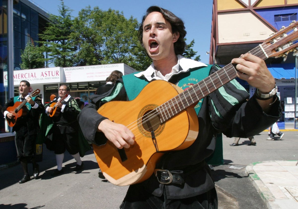 Un tuno, en el recinto ferial durante una pasada edición de la Fidma.