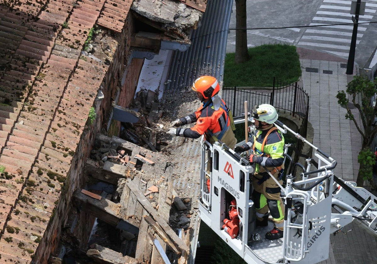 Cae parte del tejado y del alero de La Malatería en San Lázaro por su «mal estado»