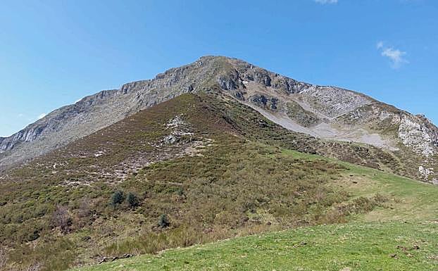 Desde Capiella, mirando al Pico La Senda.