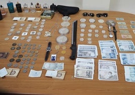 Parte del material encontrado por la Policía Nacional en el registro de una vivienda