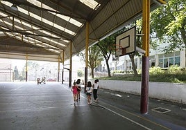 Pista polideportiva techada del colegio Alfonso Camín.
