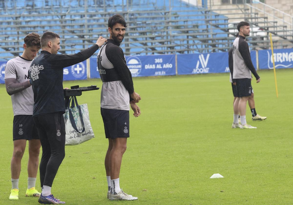 Julio Rodríguez, en el entrenamiento del Real Avilés en el Suárez Puerta.