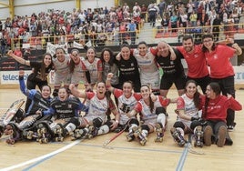 El Telecable celebra el triunfo ante las gradas de un Mata Jove abarrotado.