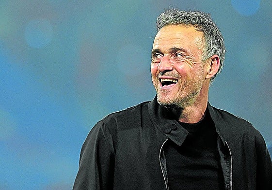 Luis Enrique, técnico del PSG, sonríe al término de un encuentro de Champions de esta temporada.