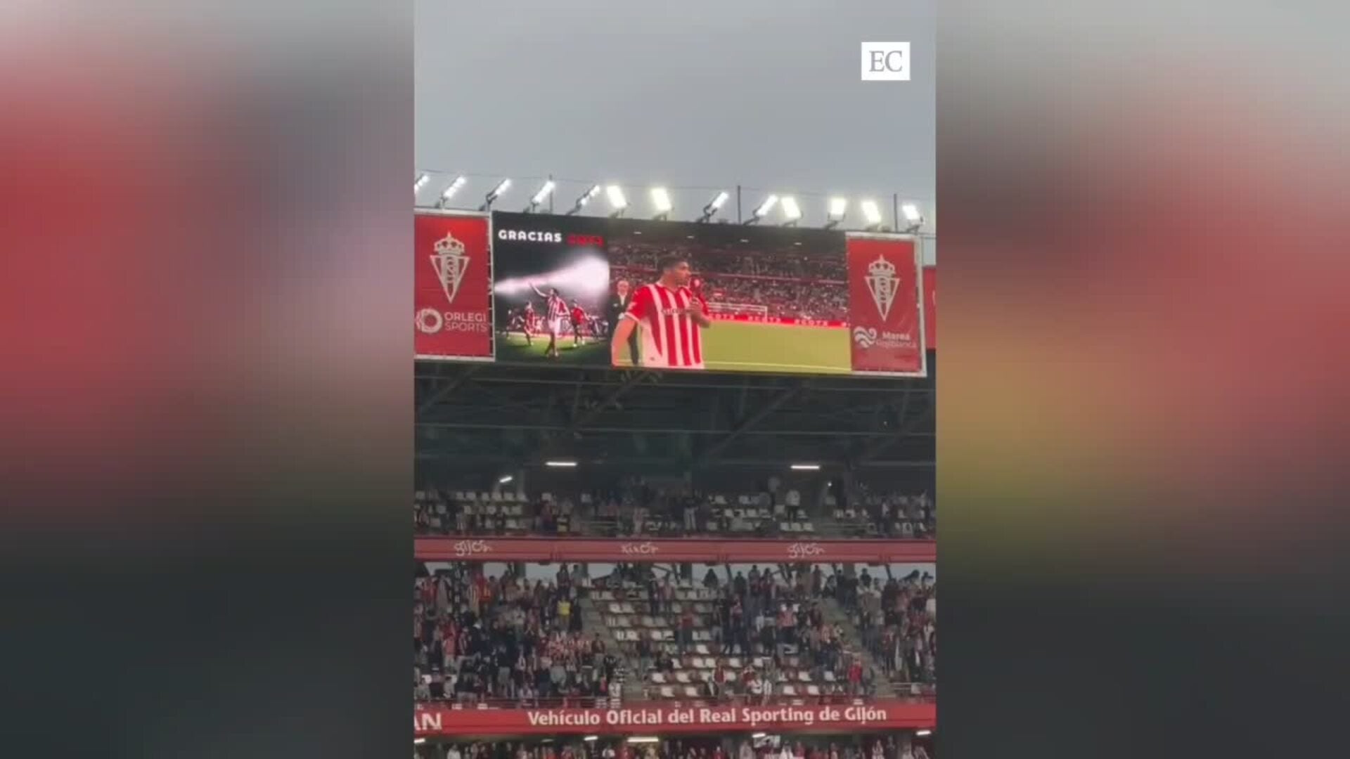 El Molinón rinde homenaje a un emocionado Cote: «Esto sigue, el Sporting os necesita»