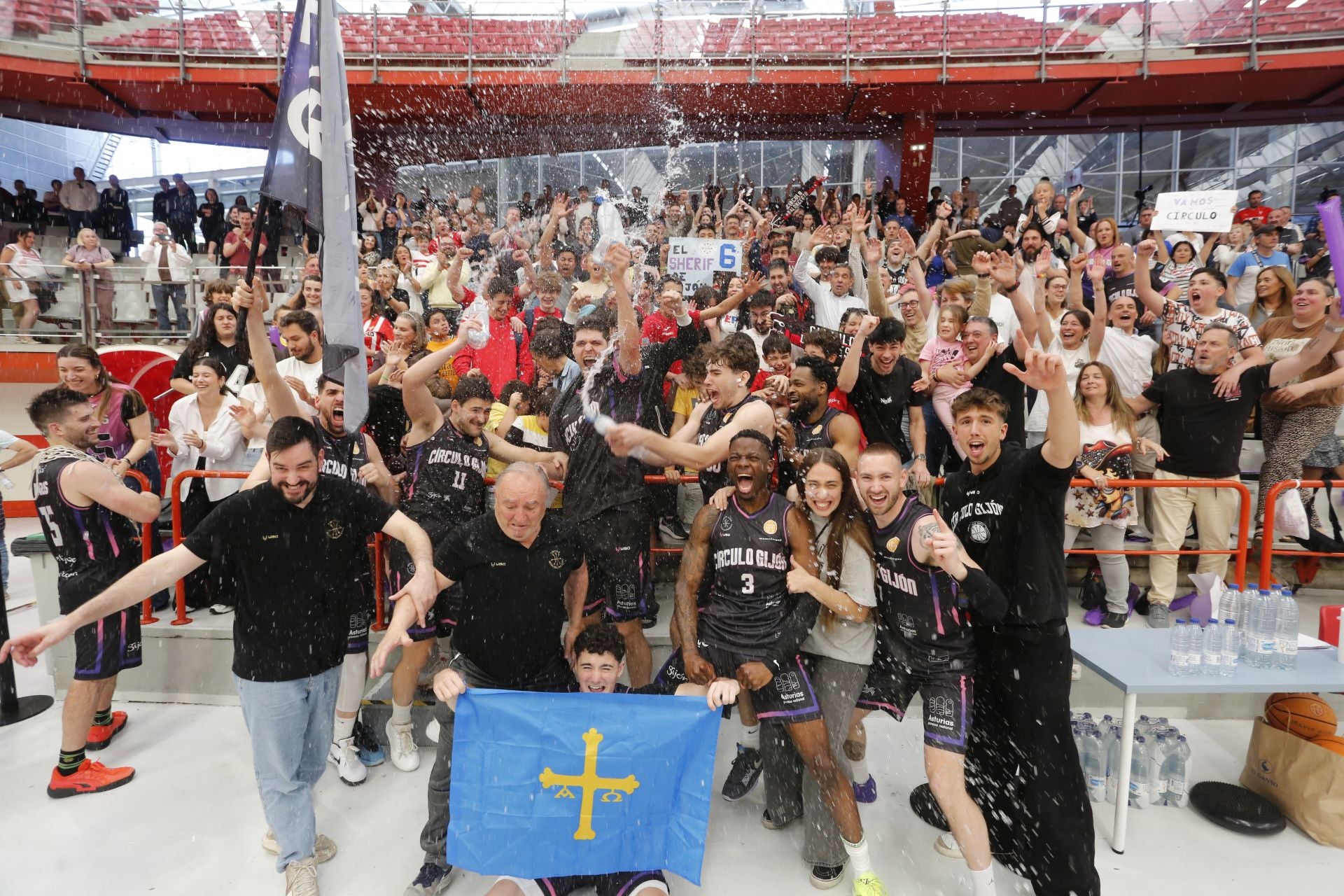 Histórico ascenso del Círculo Gijón Baloncesto: las fotos de una brillante conquista