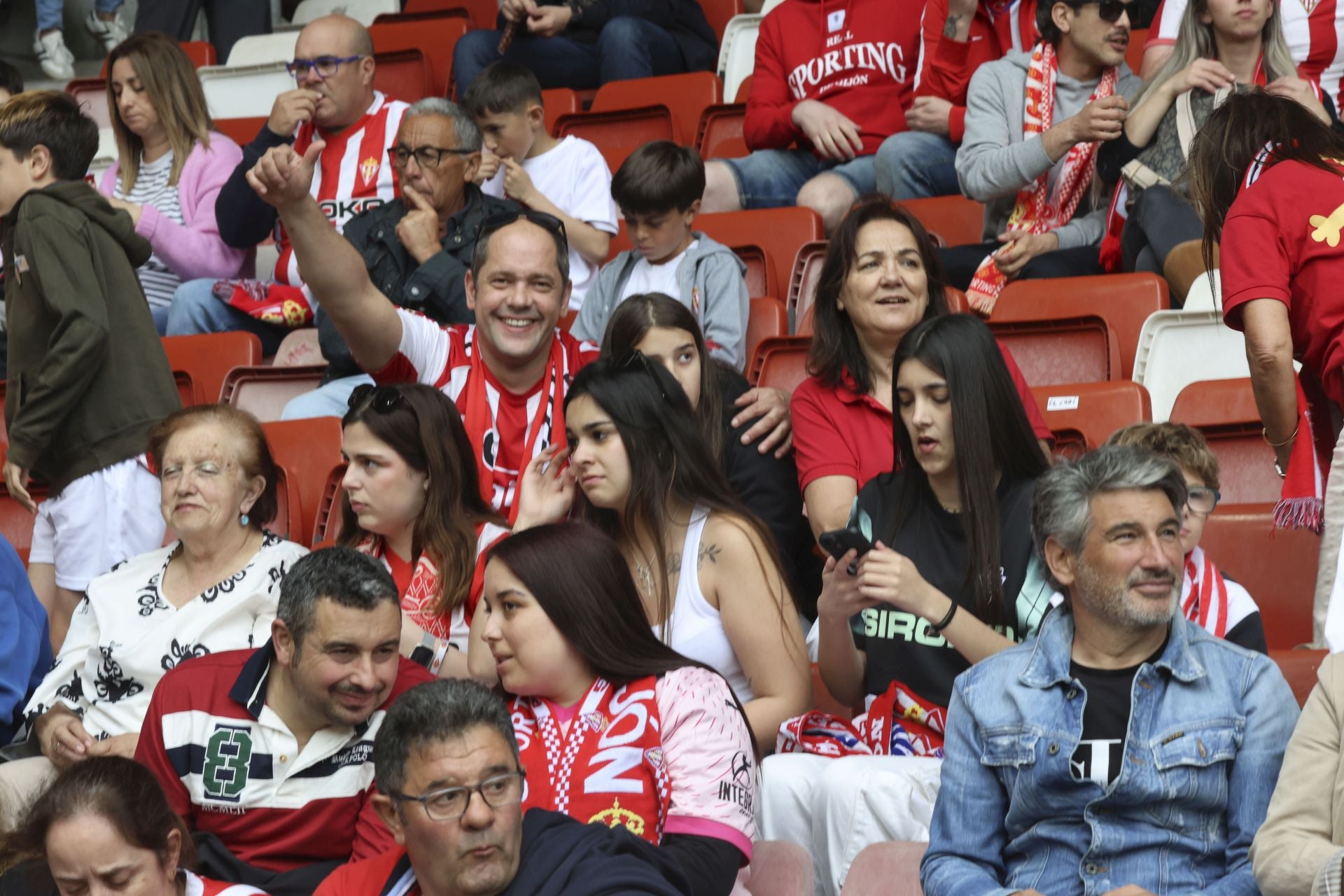 ¿Estuviste en el Sporting de Gijón - Cartagena? ¡Búscate entre las fotos!