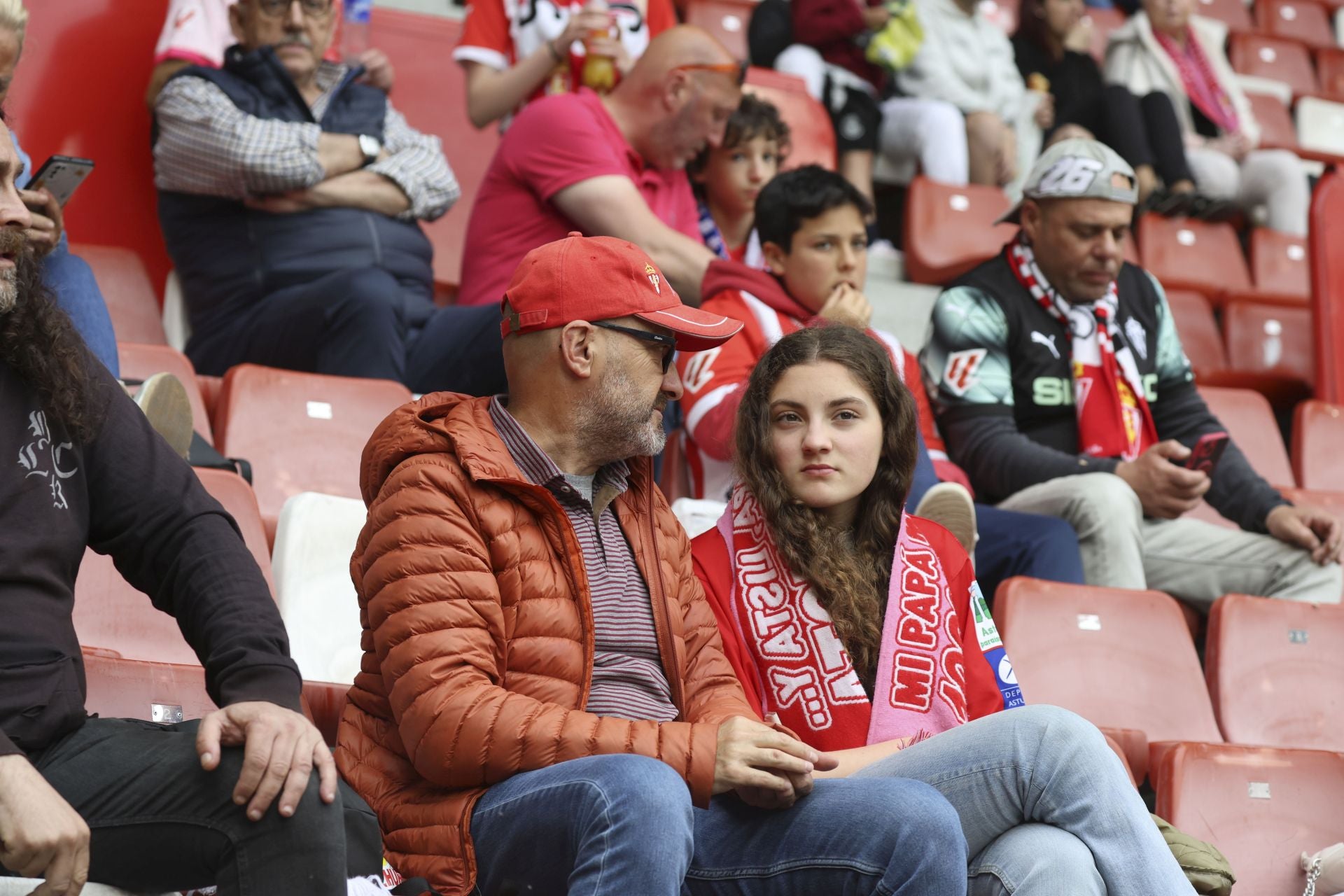 ¿Estuviste en el Sporting de Gijón - Cartagena? ¡Búscate entre las fotos!