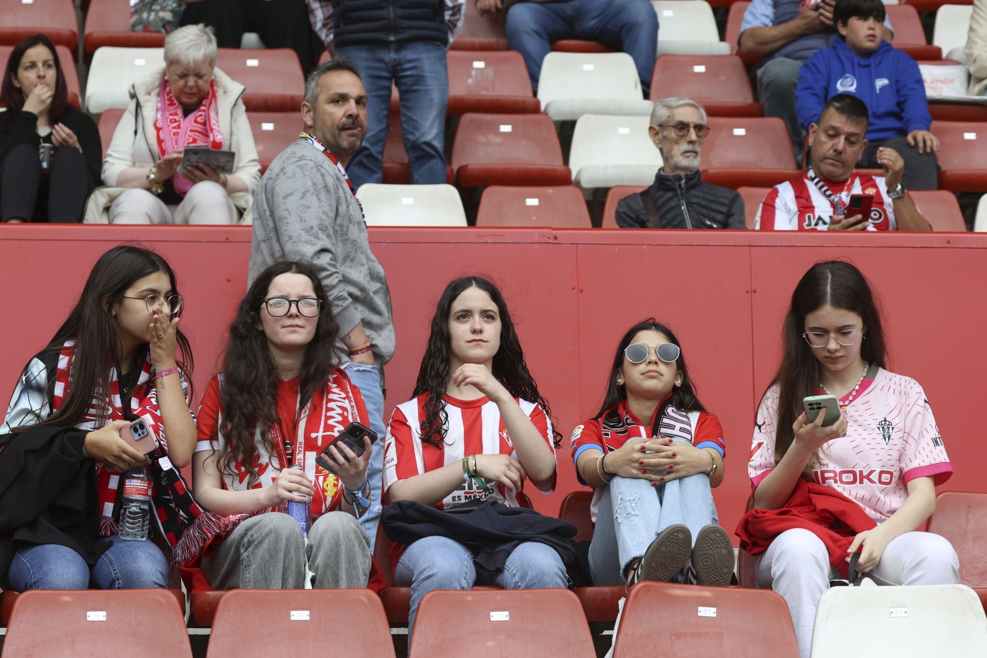 ¿Estuviste en el Sporting de Gijón - Cartagena? ¡Búscate entre las fotos!
