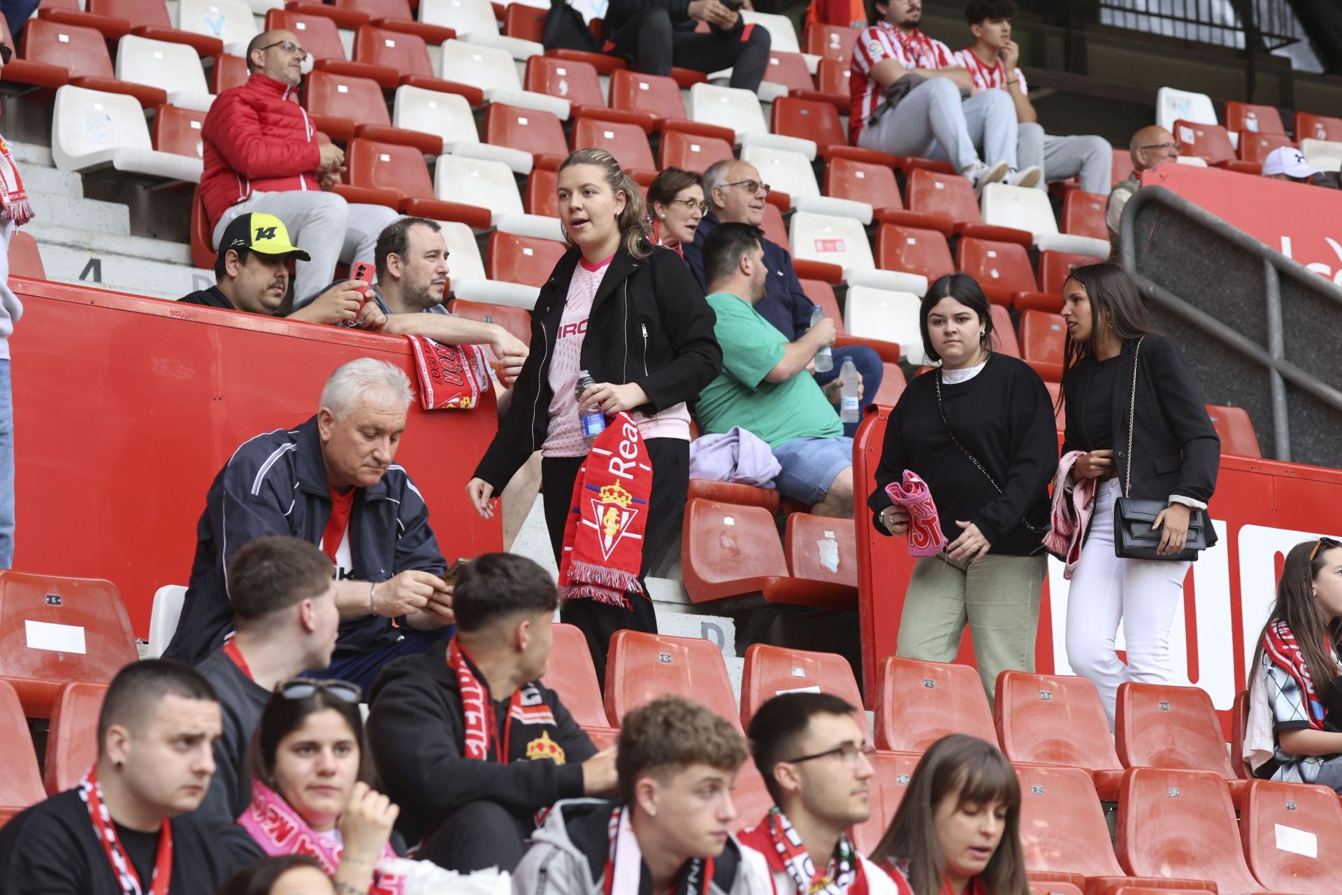 ¿Estuviste en el Sporting de Gijón - Cartagena? ¡Búscate entre las fotos!