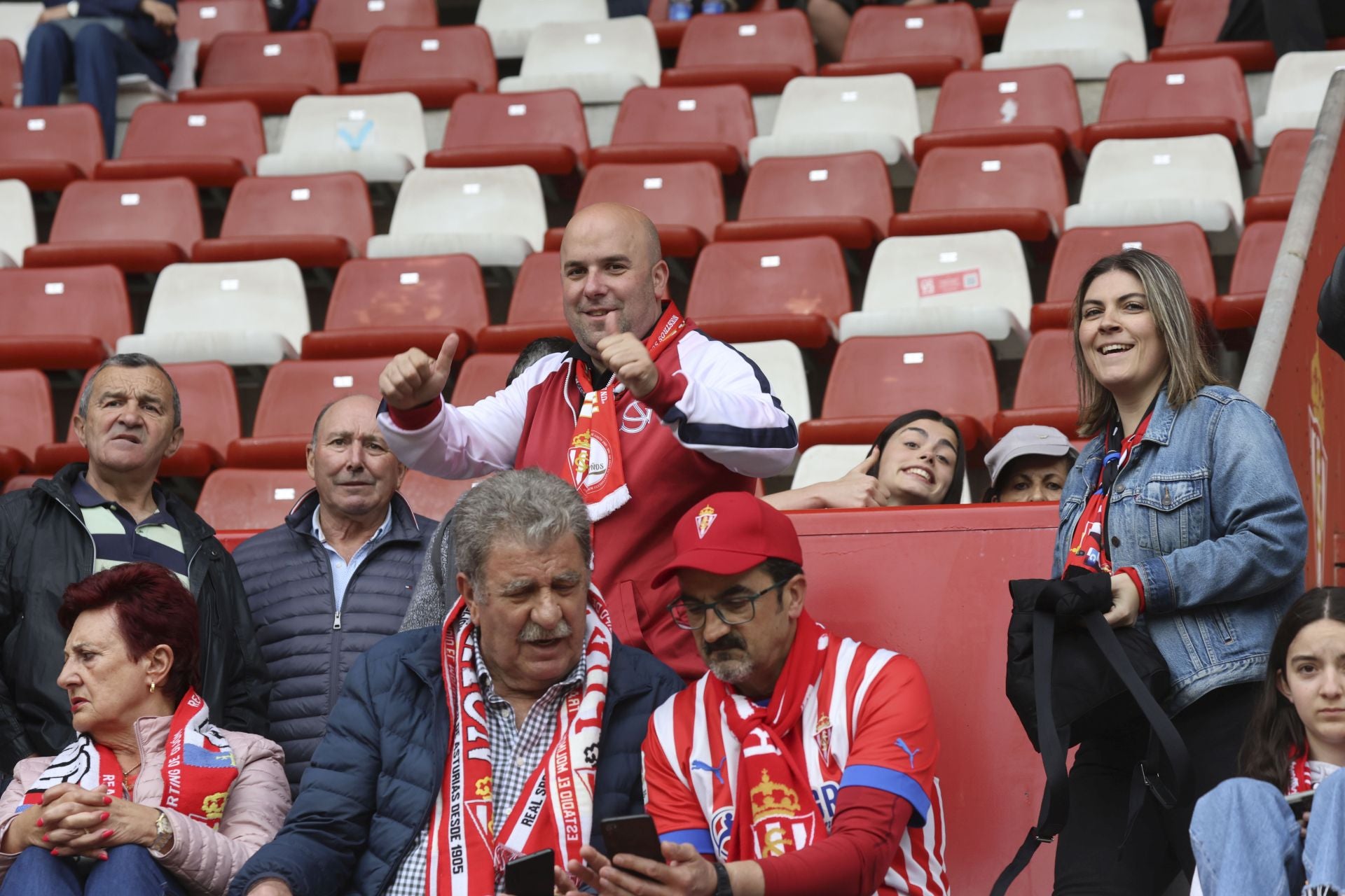 ¿Estuviste en el Sporting de Gijón - Cartagena? ¡Búscate entre las fotos!