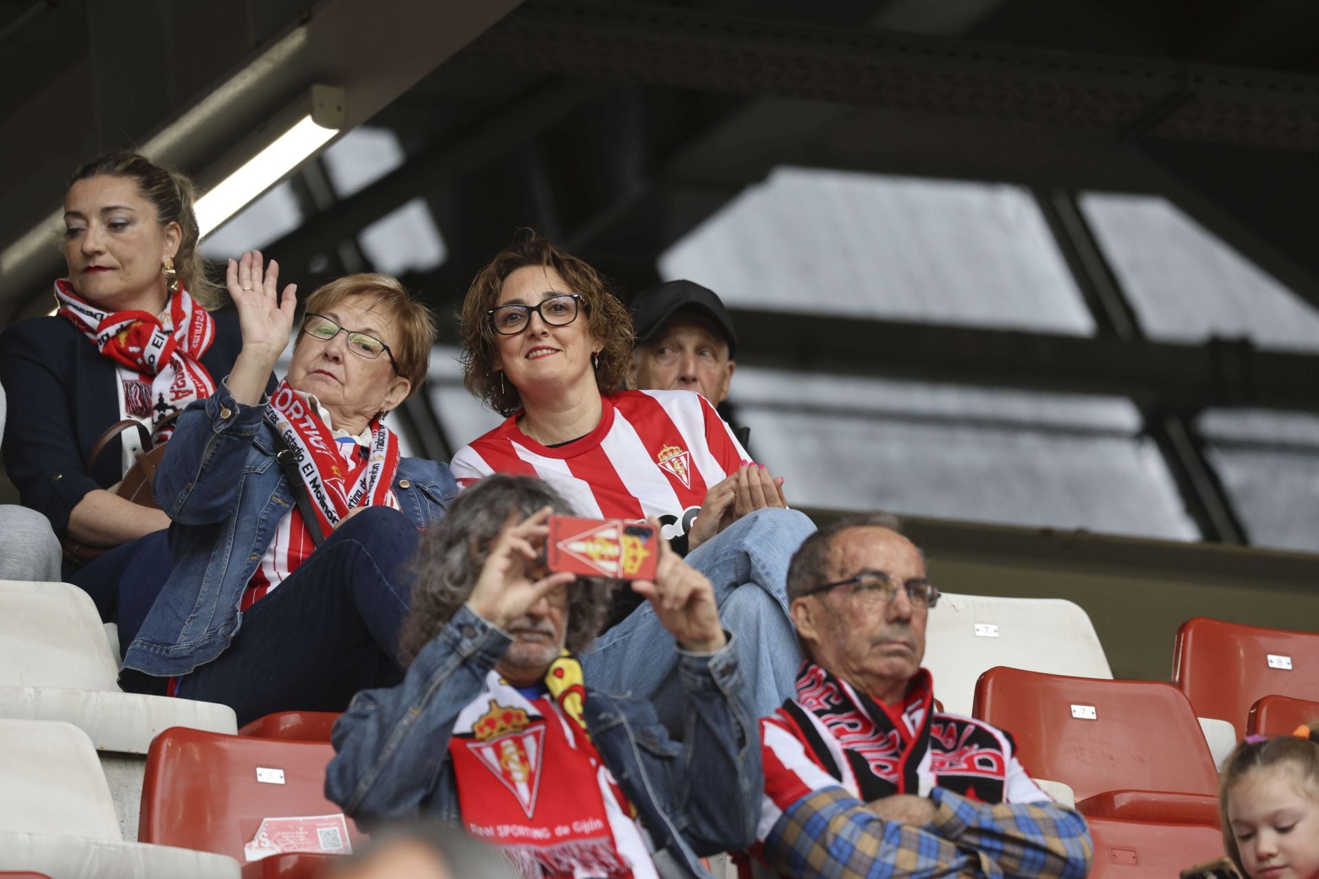 ¿Estuviste en el Sporting de Gijón - Cartagena? ¡Búscate entre las fotos!
