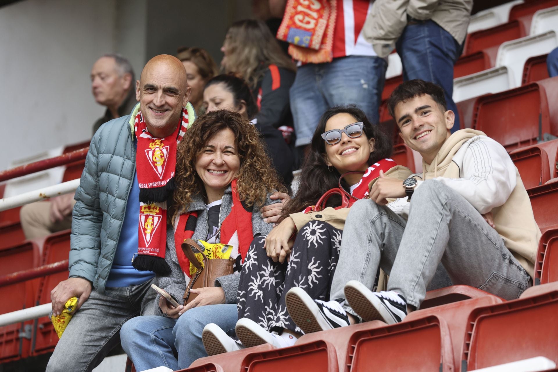 ¿Estuviste en el Sporting de Gijón - Cartagena? ¡Búscate entre las fotos!