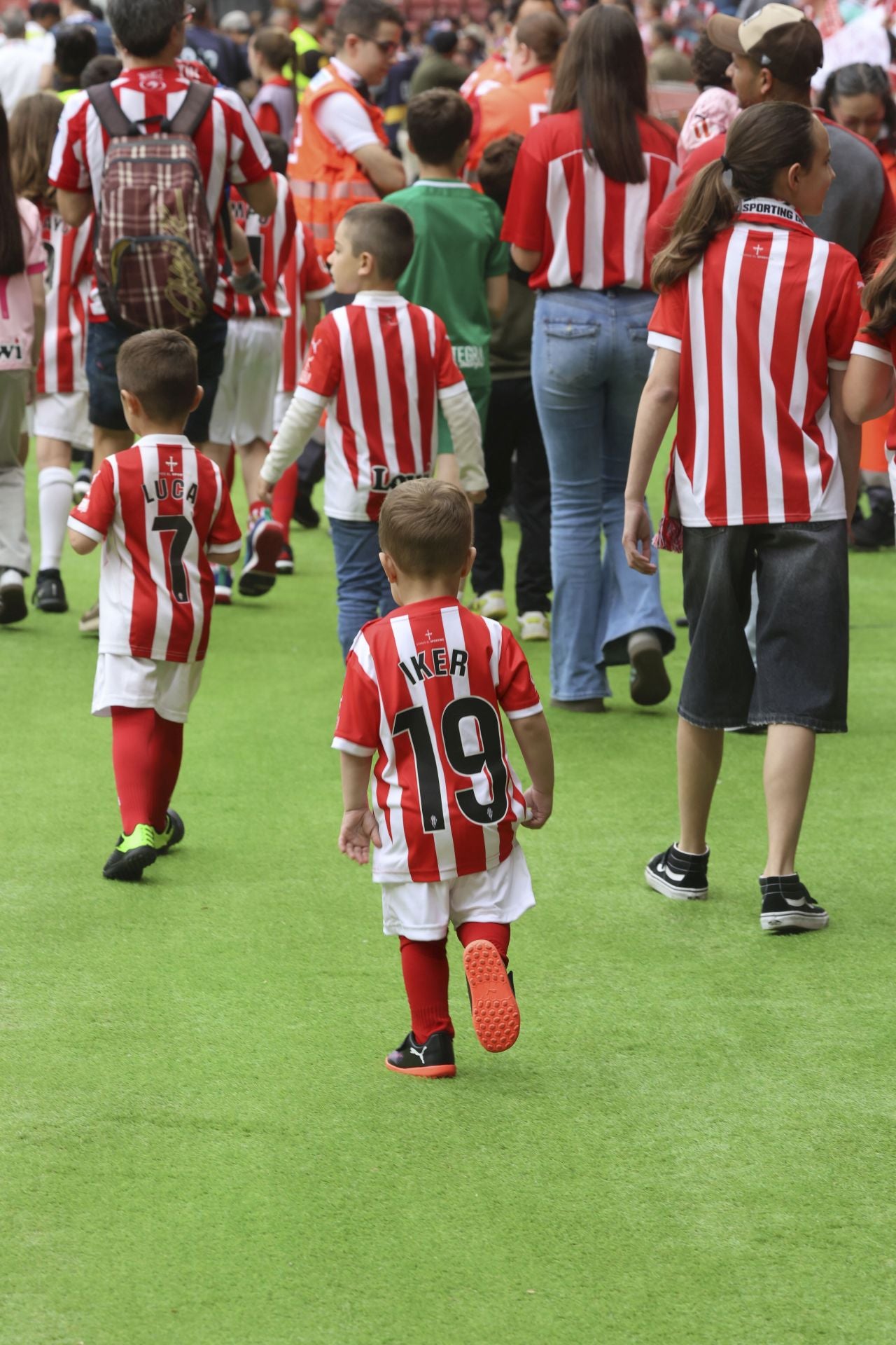 ¿Estuviste en el Sporting de Gijón - Cartagena? ¡Búscate entre las fotos!