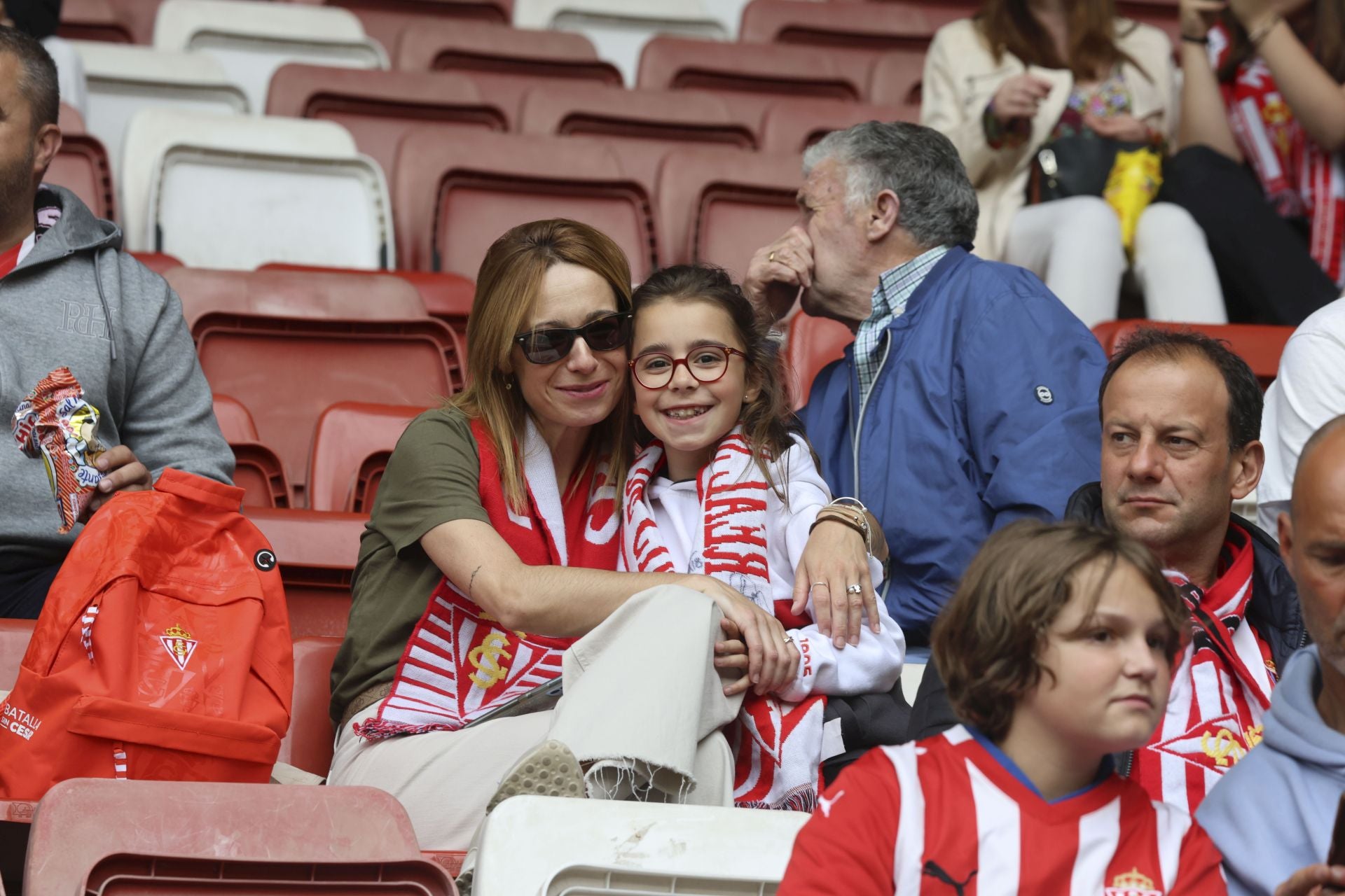 ¿Estuviste en el Sporting de Gijón - Cartagena? ¡Búscate entre las fotos!
