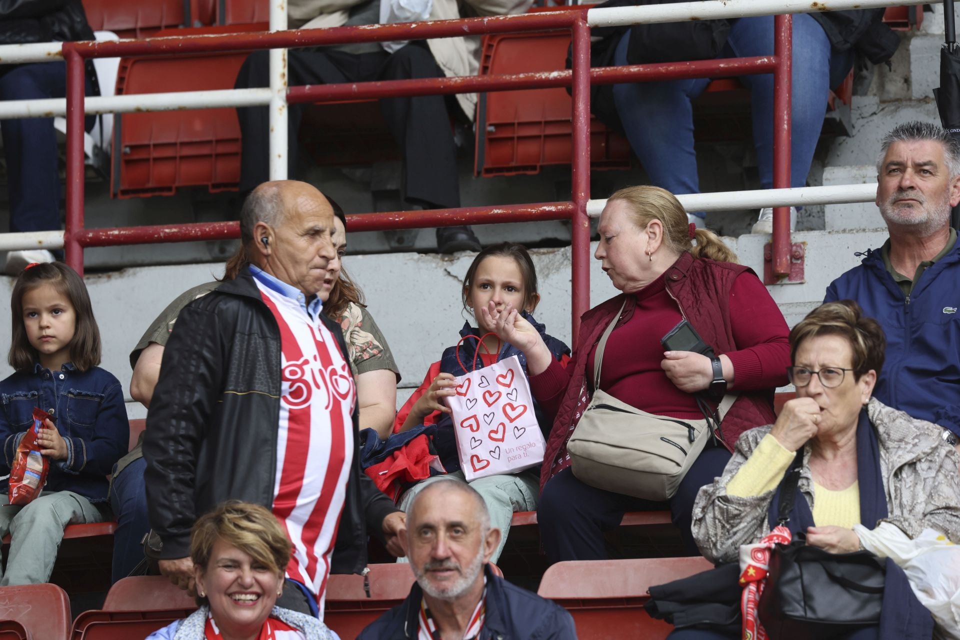 ¿Estuviste en el Sporting de Gijón - Cartagena? ¡Búscate entre las fotos!