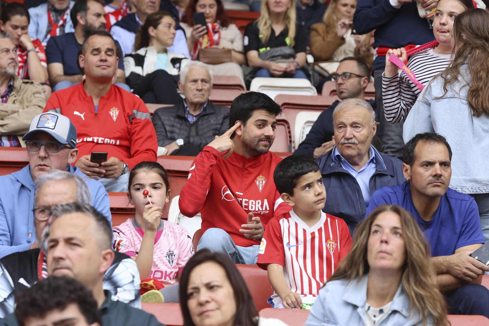 ¿Estuviste en el Sporting de Gijón - Cartagena? ¡Búscate entre las fotos!