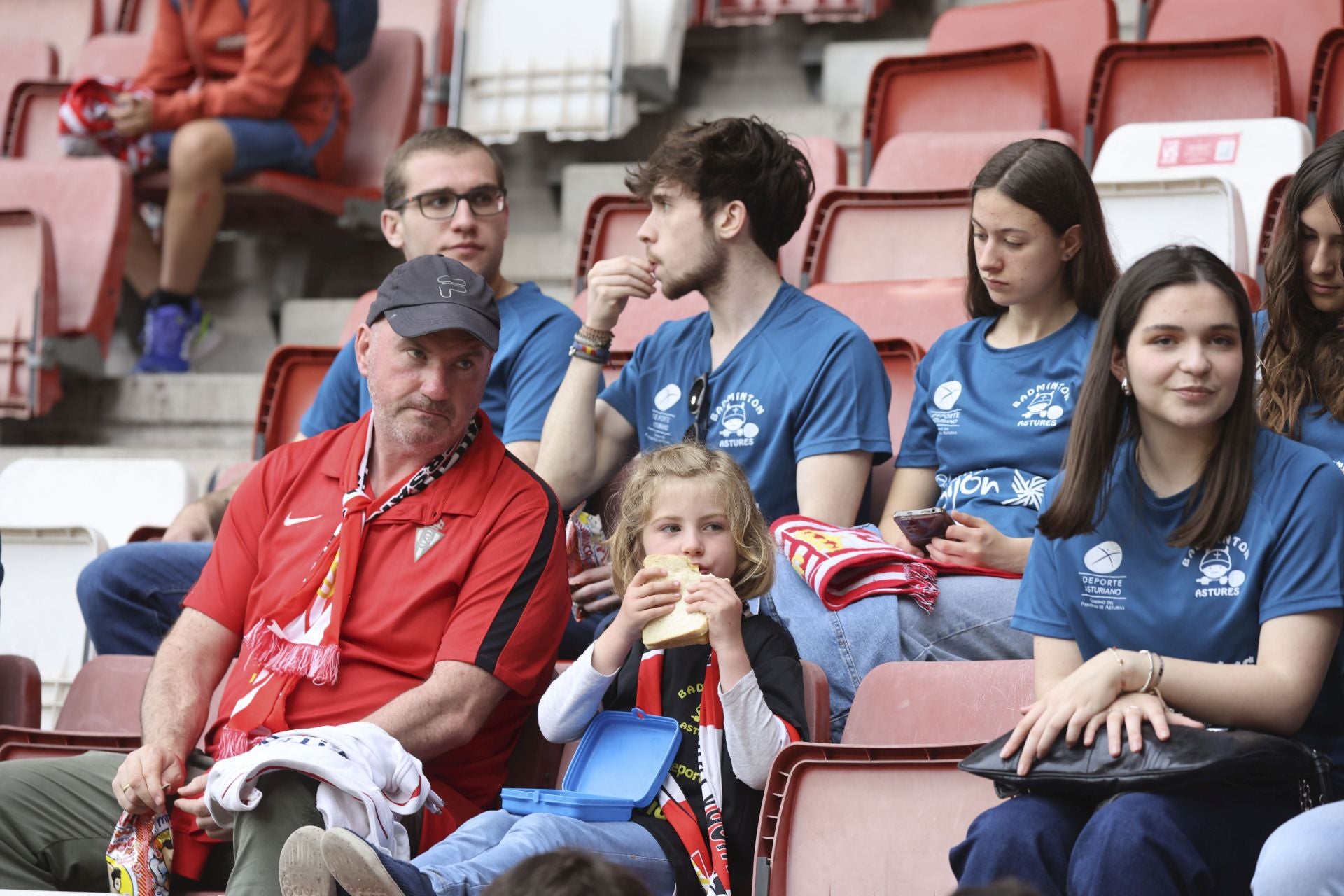 ¿Estuviste en el Sporting de Gijón - Cartagena? ¡Búscate entre las fotos!