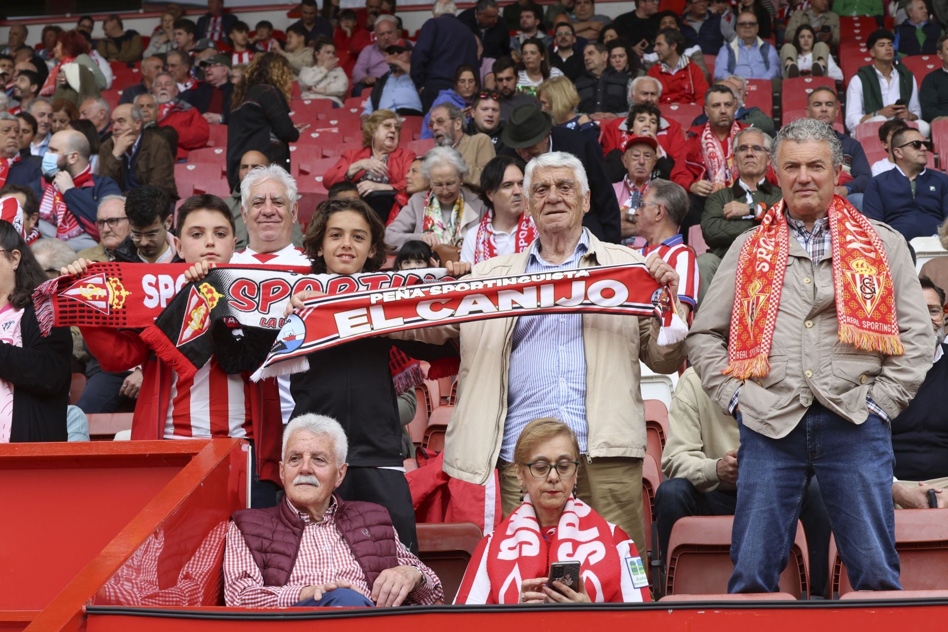 ¿Estuviste en el Sporting de Gijón - Cartagena? ¡Búscate entre las fotos!