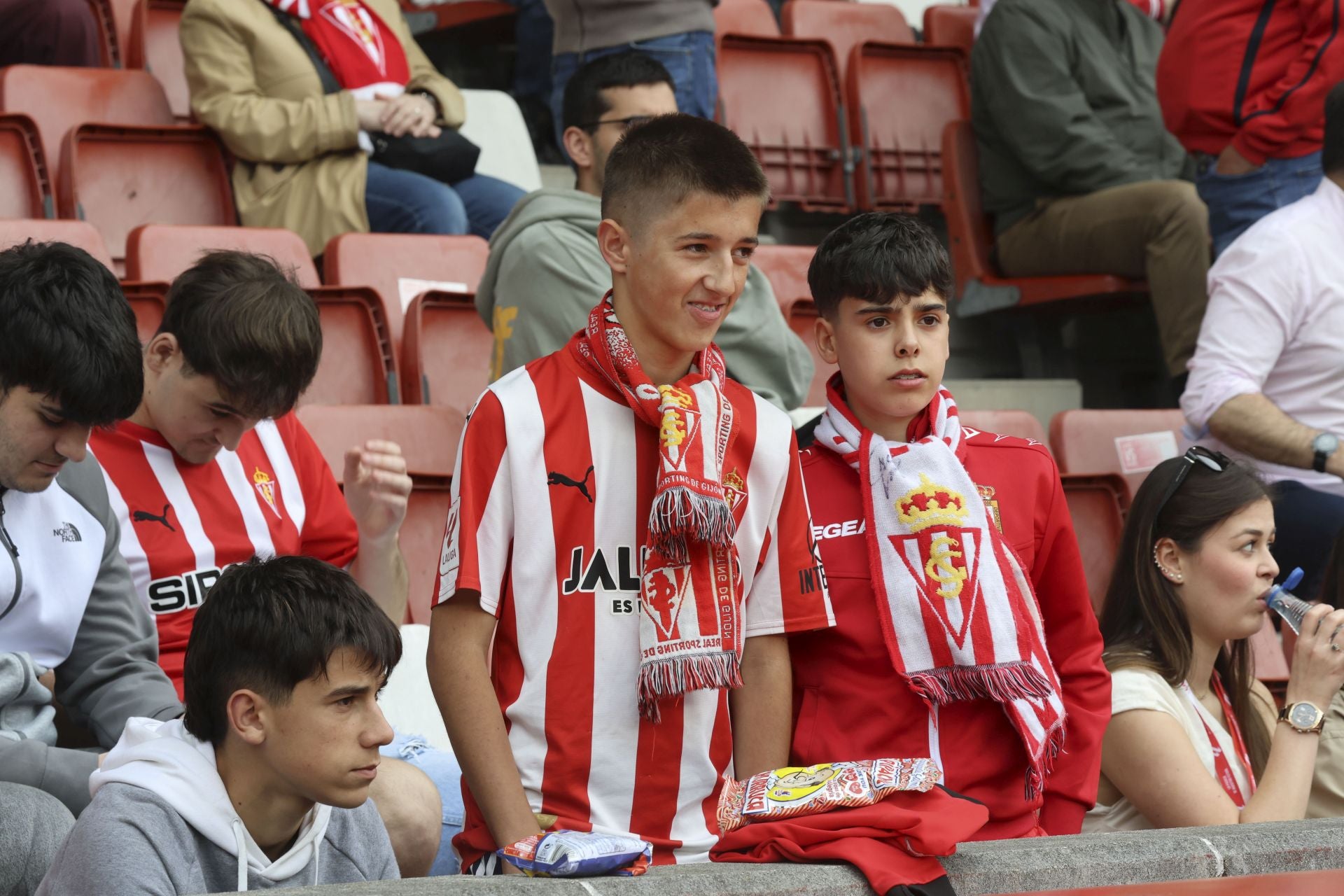 ¿Estuviste en el Sporting de Gijón - Cartagena? ¡Búscate entre las fotos!