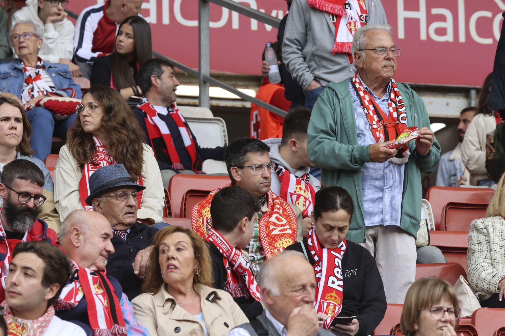 ¿Estuviste en el Sporting de Gijón - Cartagena? ¡Búscate entre las fotos!