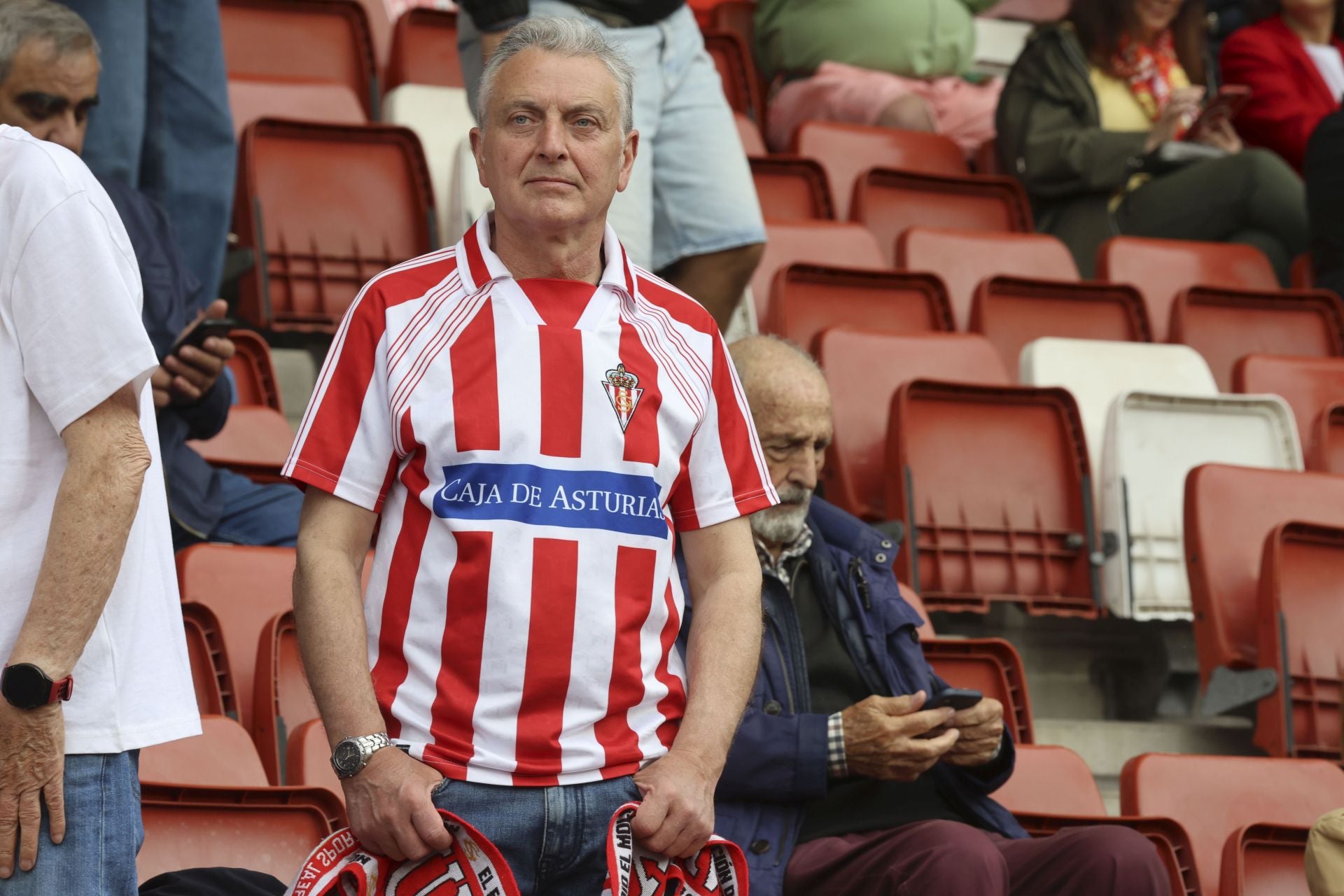 ¿Estuviste en el Sporting de Gijón - Cartagena? ¡Búscate entre las fotos!