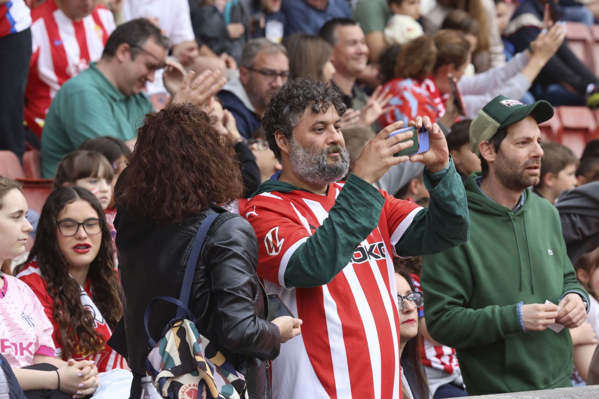 ¿Estuviste en el Sporting de Gijón - Cartagena? ¡Búscate entre las fotos!