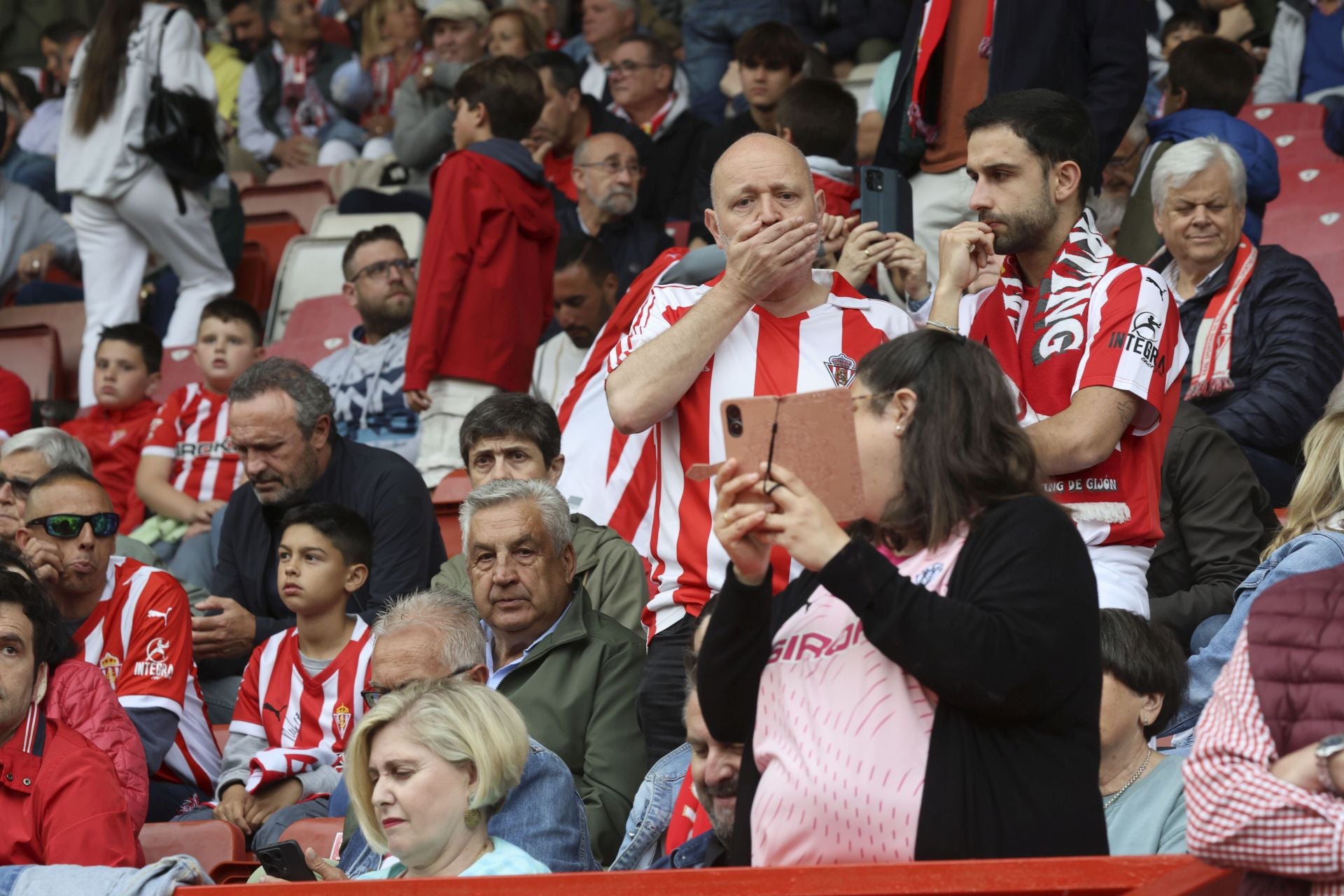 ¿Estuviste en el Sporting de Gijón - Cartagena? ¡Búscate entre las fotos!