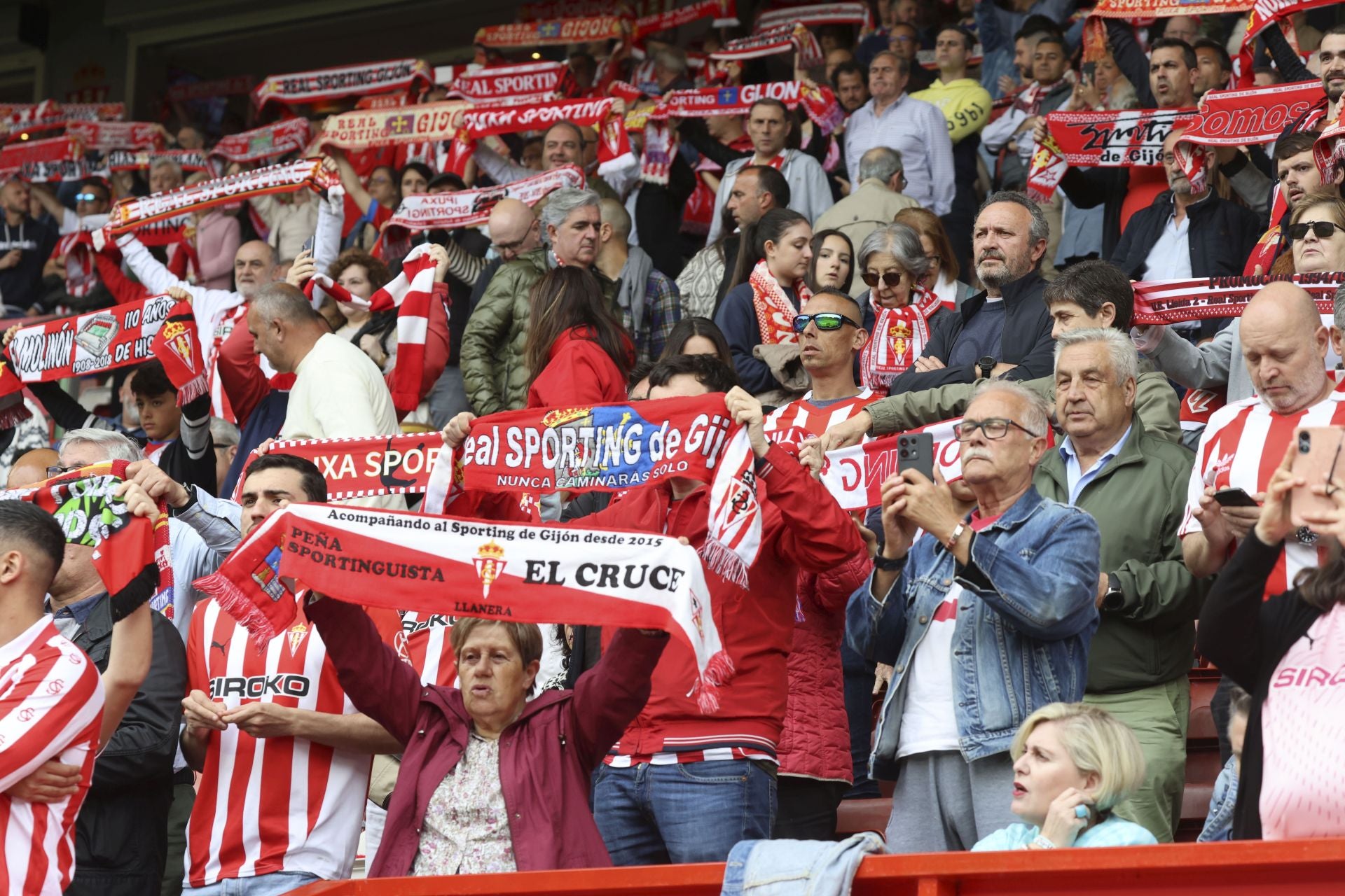 ¿Estuviste en el Sporting de Gijón - Cartagena? ¡Búscate entre las fotos!